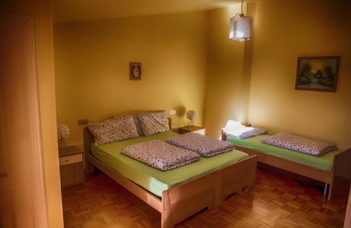 Oldesio Apartment | Apartment 'Mimosa' with Lake View, Shared Terrace and Wi-Fi
