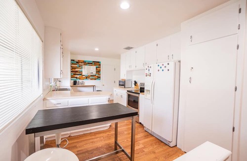 Depot Bench House | Mid Century Modern Home 5 Minutes from Boise