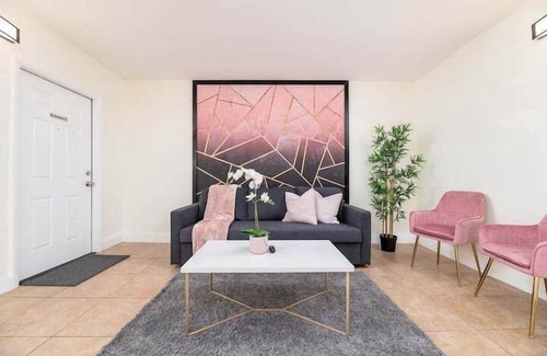 Coral Shores Apartment | 2 Bedroom 844628 by Houzlet