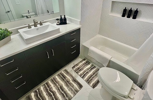 Aurora Highlands Apartment | ComfyGetaway by DC Metro Airport