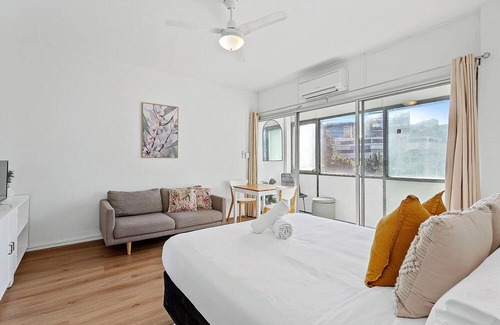 West Perth Apartment | Urban Oasis on Mount Street: Walk to City