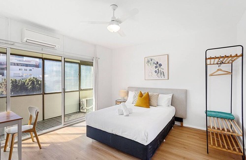 West Perth Apartment | Urban Oasis on Mount Street: Walk to City