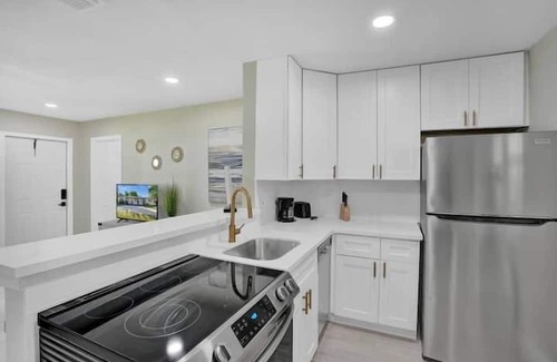 Central Oakland Park Apartment | 2 Bedroom 825955 by Houzlet