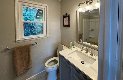 Crossnore Cottage | Dog-friendly all-season cottage with mountain views, firepit, grill, AC, & W/D