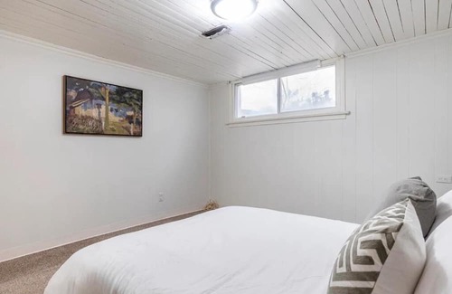 Newtonbrook House | Spacious 2BDR lower unit home In North York