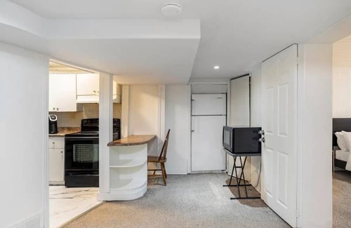 Newtonbrook House | Spacious 2BDR lower unit home In North York