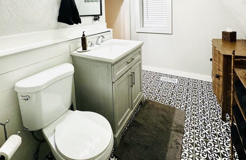 Sturgeon Bay House | Vacation in a renewed cheese factory in the center of everything in Door County