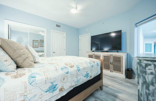 Orange Beach Condo | Luxe & Comfy Waterfront Gem: Heated Pool, Sandy Beach, Kayaks, Panoramic Views!