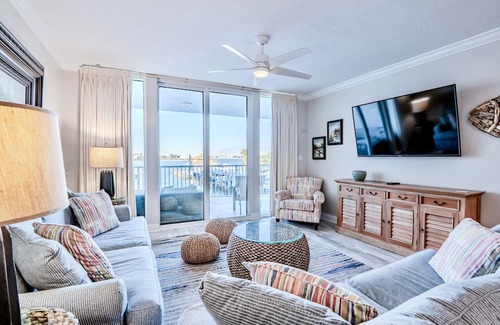 Orange Beach Condo | Luxe & Comfy Waterfront Gem: Heated Pool, Sandy Beach, Kayaks, Panoramic Views!