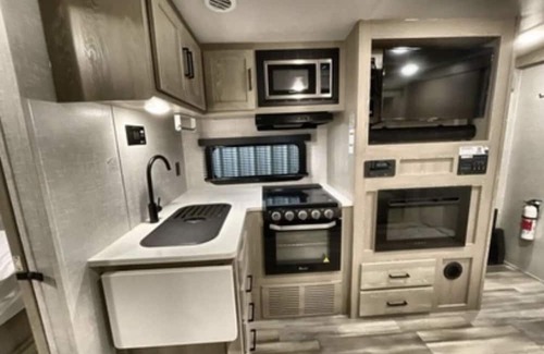 Elmo House | Cozy 2-Person RV Getaway