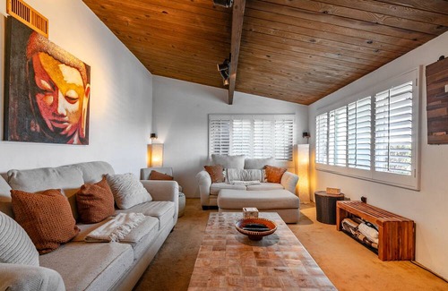 Lemon Grove House | Mountain Majesty: Your Serene Escape Awaits!