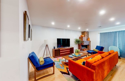 Coastal San Pedro House | Dog-friendly home with a firepit, fireplace, foosball, enclosed backyard, grill