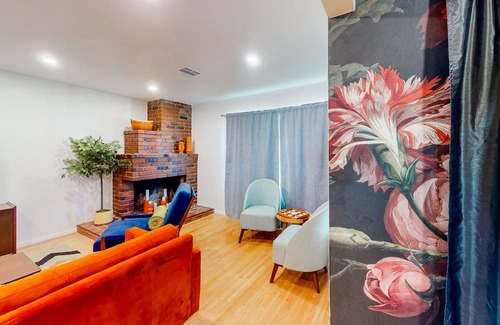 Coastal San Pedro House | Dog-friendly home with a firepit, fireplace, foosball, enclosed backyard, grill