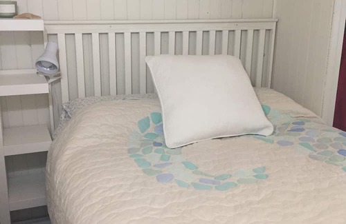 Onanole Cottage | Serenity on Second just minutes from Riding Mountain National Park