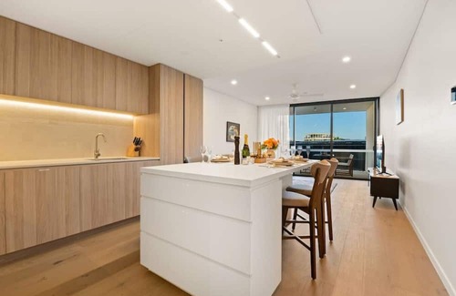 West End Apartment | Excellent location Luxury 2BR apt w/carpark