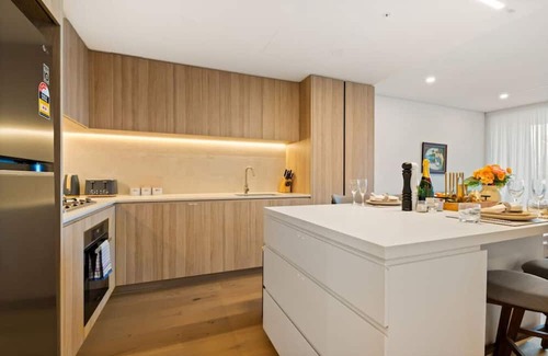 West End Apartment | Excellent location Luxury 2BR apt w/carpark