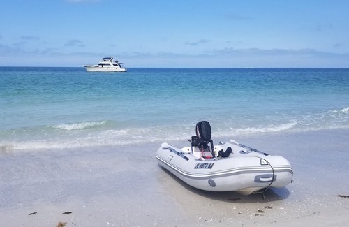 Midtown Boat Rental | 1983 65 foot Hatteras Motor Yacht