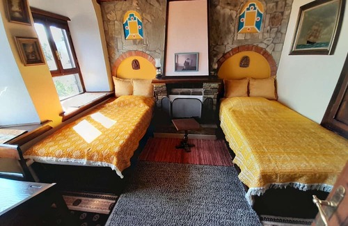 Makrynitsa Villa | 5 bedrooms 7 beds 4 bathrooms