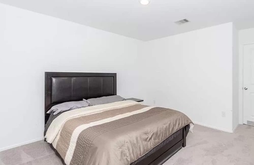 Iowa Colony House | A place of rest, spacious and comfortable