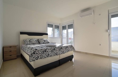 Bregvija Villa | Villa w Garden, Balcony 8 min to Ulcinj Long Beach