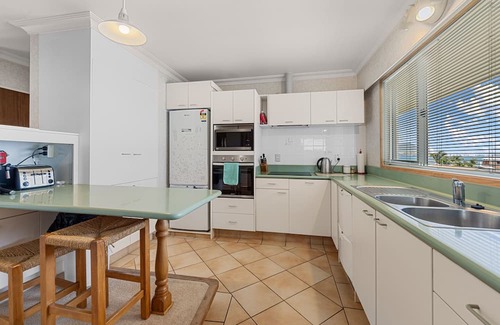Otumoetai House | Seaviews on Seaway - Tauranga Holiday Home