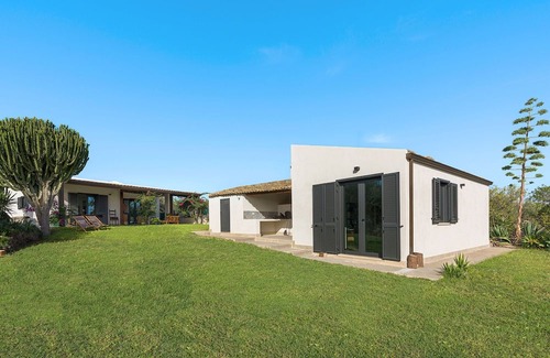 Noto Villa | Beautiful private villa with A/C, WIFI, private pool, terrace, panoramic view and parking