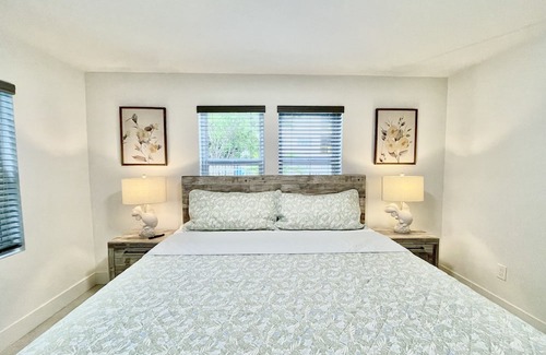 Parkside Apartment | Relaxation in Hollywood beach getaway, with KING BED!