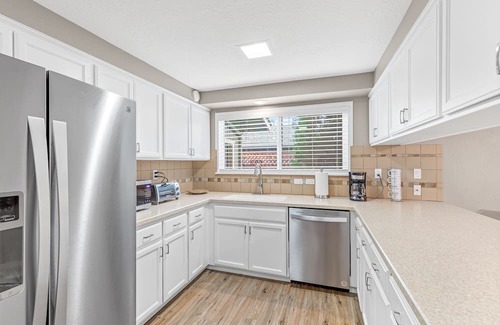 Medford House | Updated Medford Home Close to Asante Medical Center, golf courses, wineries