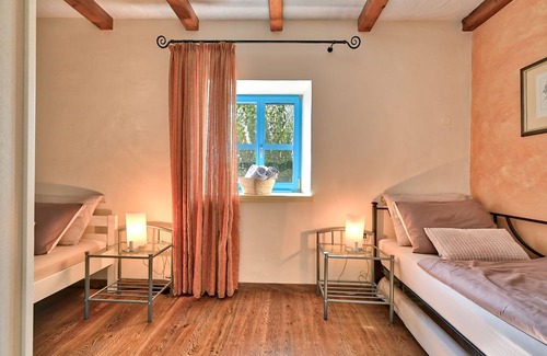 Susnjici Villa | Rustic Villa Simone with pool for 8 persons is located 8 km from Porec