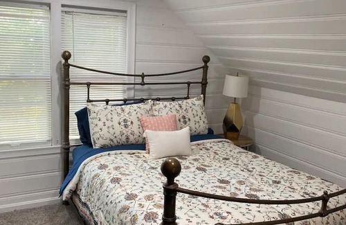 Kamm's Corners House | Cozy 3 Bedroom House on the Westside of Cleveland