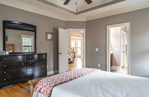 Whispering Pines House | Sleeps 8! in Carthage