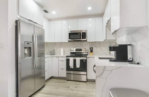 Parkside House | Cozy Home with Modern Comfort