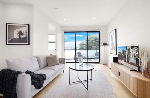 Preston Apartment | Parkside Chic Near Northland