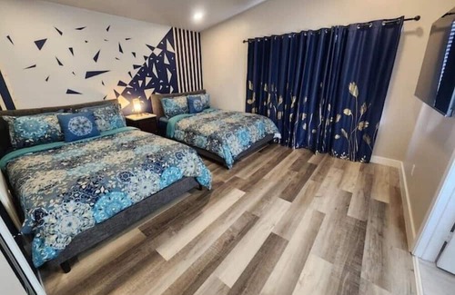 Spring Valley Villa | Luxury Diamond Class 2,700 sqft Villa 15-min STRIP with FREE Heated Pool