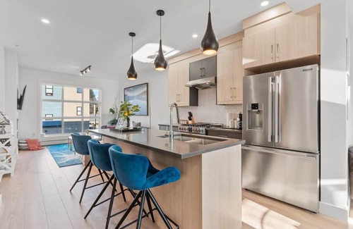 Chilliwack Proper Village West House | Chilliwack Gem 3BR, Studio Bliss