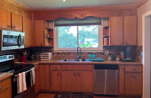 Colonial Heights House | Cozy ranch in quiet neighborhood, with close proximity to mall and restaurants!