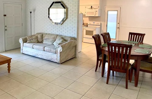 Alta Vista House | Retro Paradise! 4 br, 2 bathroom, Low Clean fees! Entire house! Fenced yard!