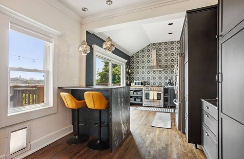 Strawberry Hill Apartment | Beautiful Home with Stunning Views