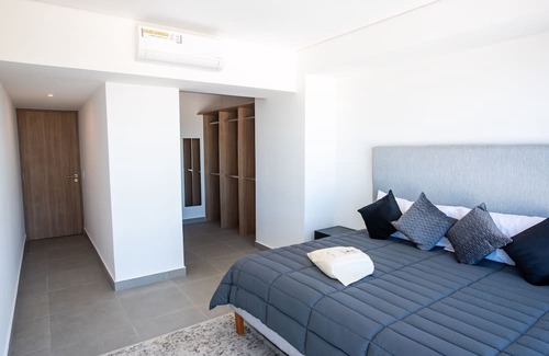 Xcumpich Apartment | New Deluxe Unit, Signature Condominium by The Harbor