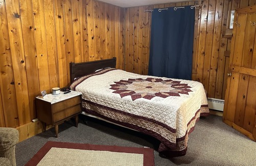 Fairview House | Quaint room in Northern Michigan