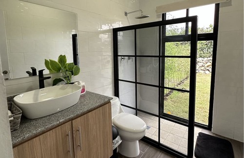 Alto Boquete Cabin | Cabaña Campestre única tiene su propio estilo y un ambiente romántico