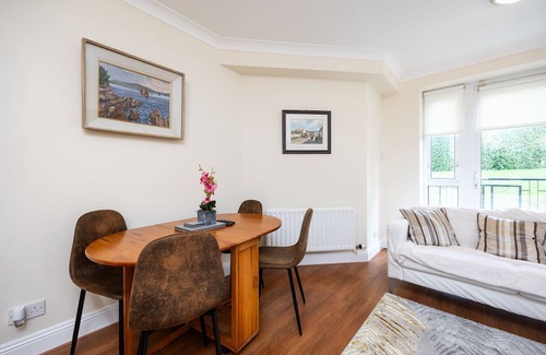 Ballsbridge Apartment | Stunning 1 BDR with free parking in Ballsbridge