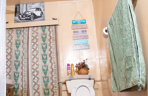 Shabab Cottage | Starry Nights Cottage -2 minutes to the Mall and 4 minutes from Nakuru Town!