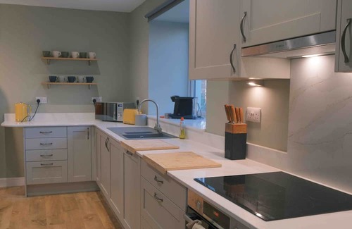 Millom Cottage | Hycemoorside House - Group Hot Tub Getaway