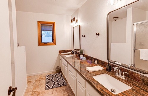 Sunset Ridge House | This house is a 4 bedroom(s), 2 bathrooms, located in Scottsdale, AZ.