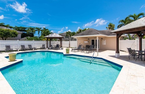 George Town Condo | Seaside RetreatnLuxury, Large Condo, King Size, 10 minutes to Smith Cove on walk