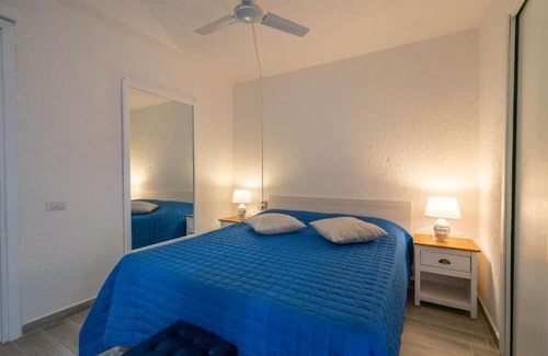 Cugnana Verde Apartment | Apartment 'Bella Vista 1' with Sea View, Wi-Fi and Air Conditioning