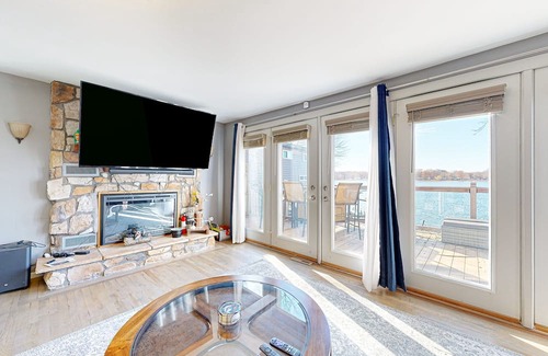 Jones House | Waterfront property with pool table, fireplaces, grill, jetted tub, W/D, & AC