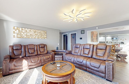 Jones House | Waterfront property with pool table, fireplaces, grill, jetted tub, W/D, & AC