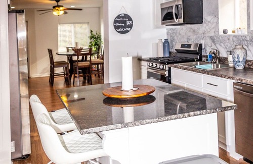 Kansas City House | 10 minutes to Kansas City downtown! Family size cabin, with game room & deck